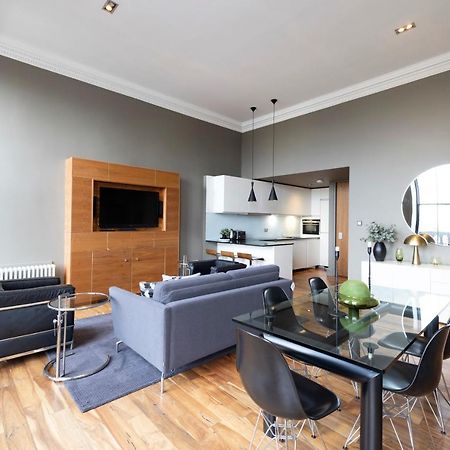 Joivy Chic 2Br Apt With City Views At The Heart Of Old Town Appartement Edinburgh Buitenkant foto