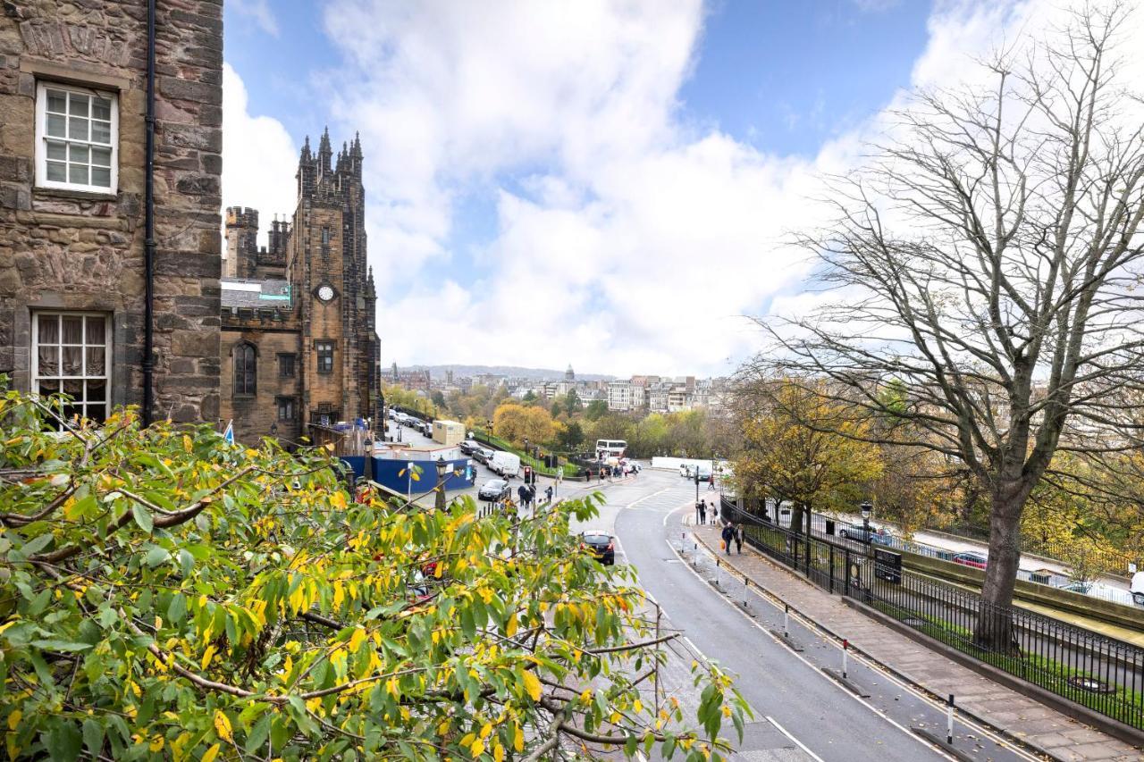 Joivy Chic 2Br Apt With City Views At The Heart Of Old Town Appartement Edinburgh Buitenkant foto