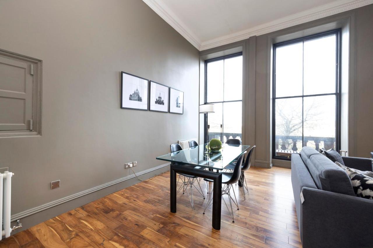 Joivy Chic 2Br Apt With City Views At The Heart Of Old Town Appartement Edinburgh Buitenkant foto