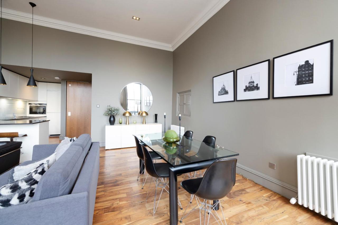 Joivy Chic 2Br Apt With City Views At The Heart Of Old Town Appartement Edinburgh Buitenkant foto